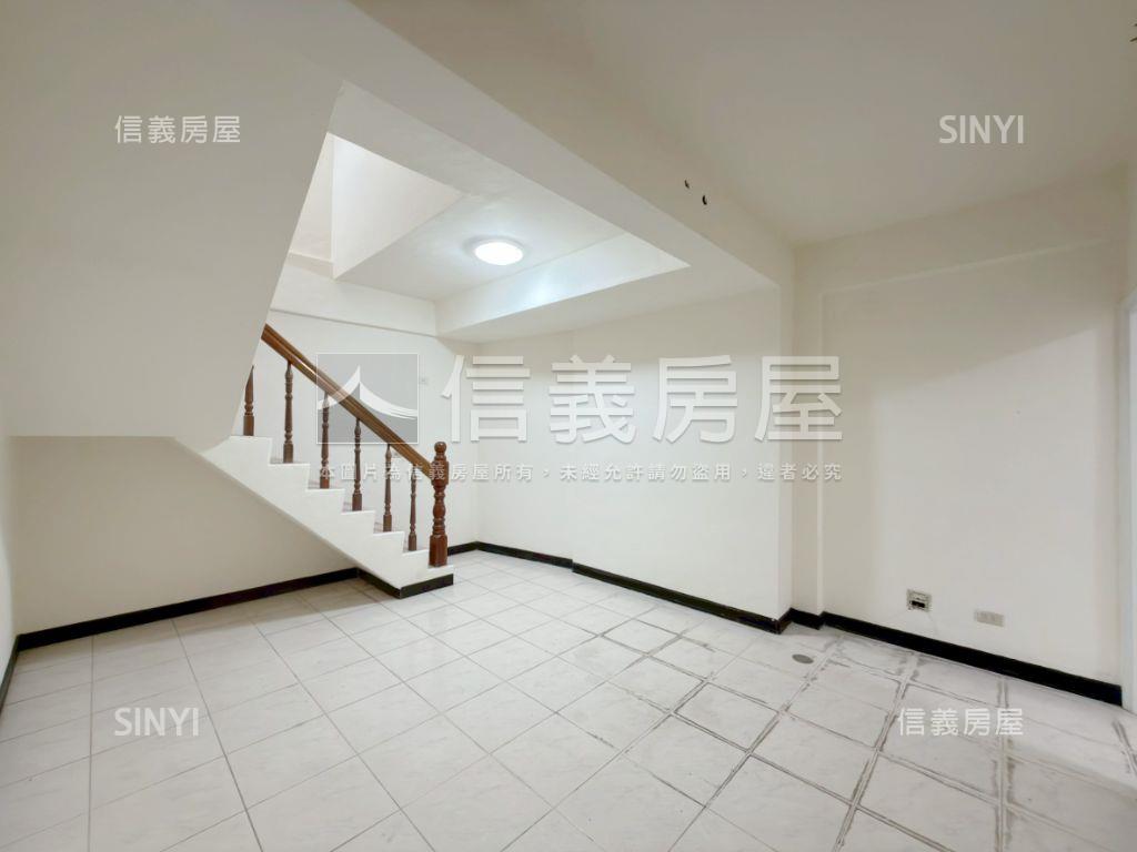 研究苑稀有邊間透天房屋室內格局與周邊環境