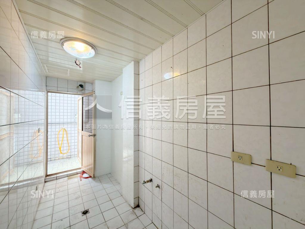 研究苑稀有邊間透天房屋室內格局與周邊環境