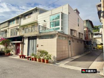 唭哩岸●邊間精美透天