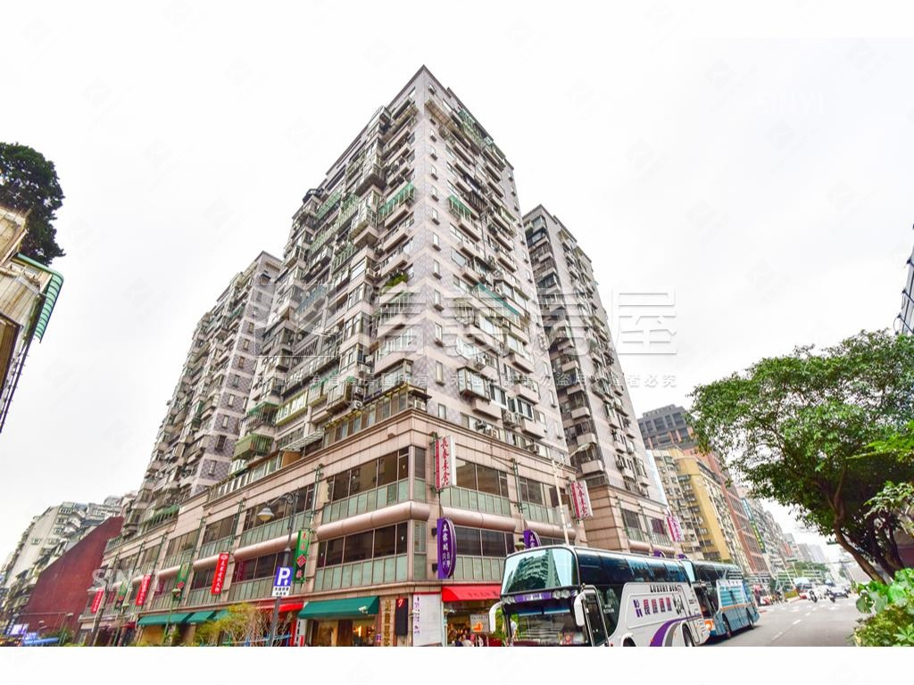翡翠花園成家美宅房屋室內格局與周邊環境