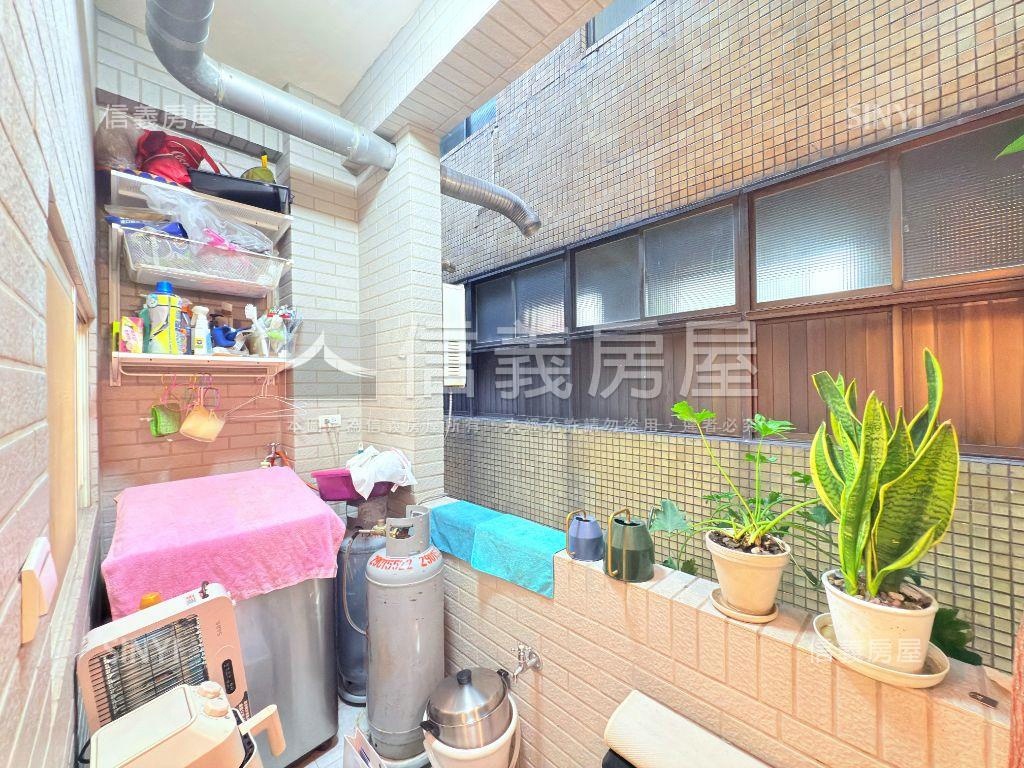 中正路燙金店面房屋室內格局與周邊環境