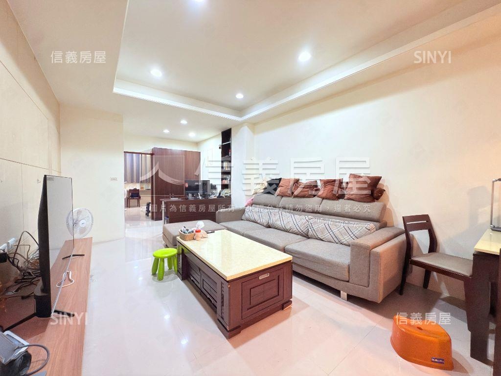 中正路燙金店面房屋室內格局與周邊環境