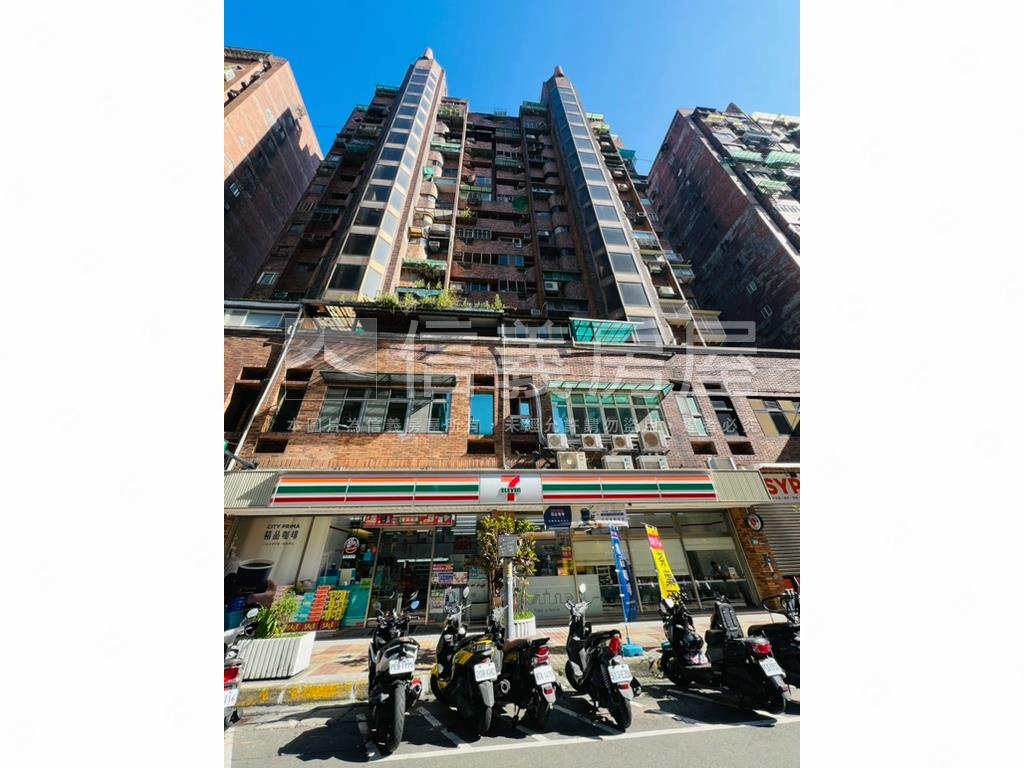 美國華城✯大面寬店面房屋室內格局與周邊環境