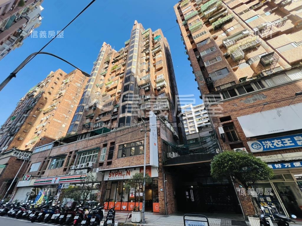 美國華城✯大面寬店面房屋室內格局與周邊環境