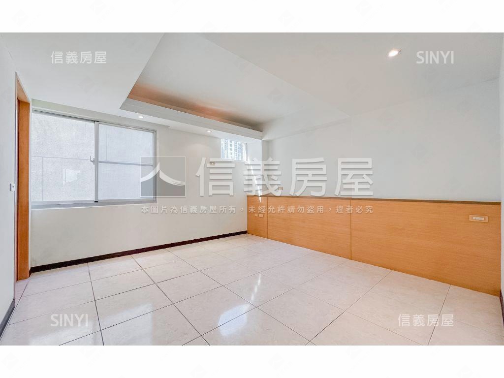 臨未來漢神百貨１１期角墅房屋室內格局與周邊環境