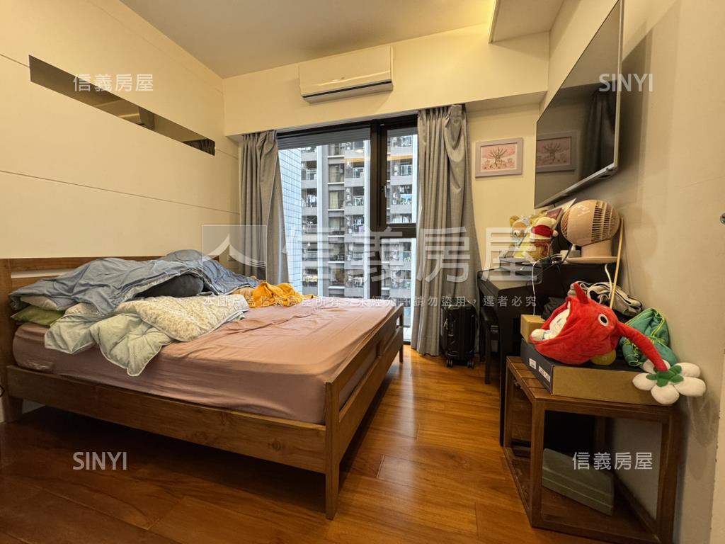 新時代面中庭捷運３房車位房屋室內格局與周邊環境