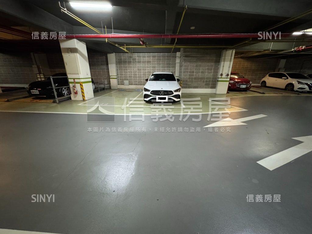 新時代面中庭捷運３房車位房屋室內格局與周邊環境