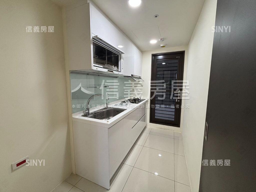 近站前大露臺☆詠美館三房房屋室內格局與周邊環境