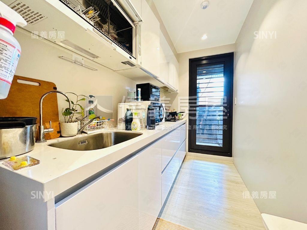 香榭帝寶．奢華３房房屋室內格局與周邊環境