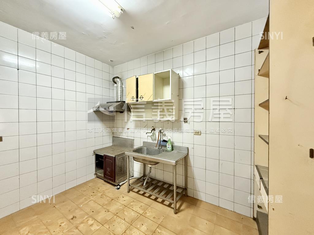 一層一戶四面採光二樓寓邸房屋室內格局與周邊環境