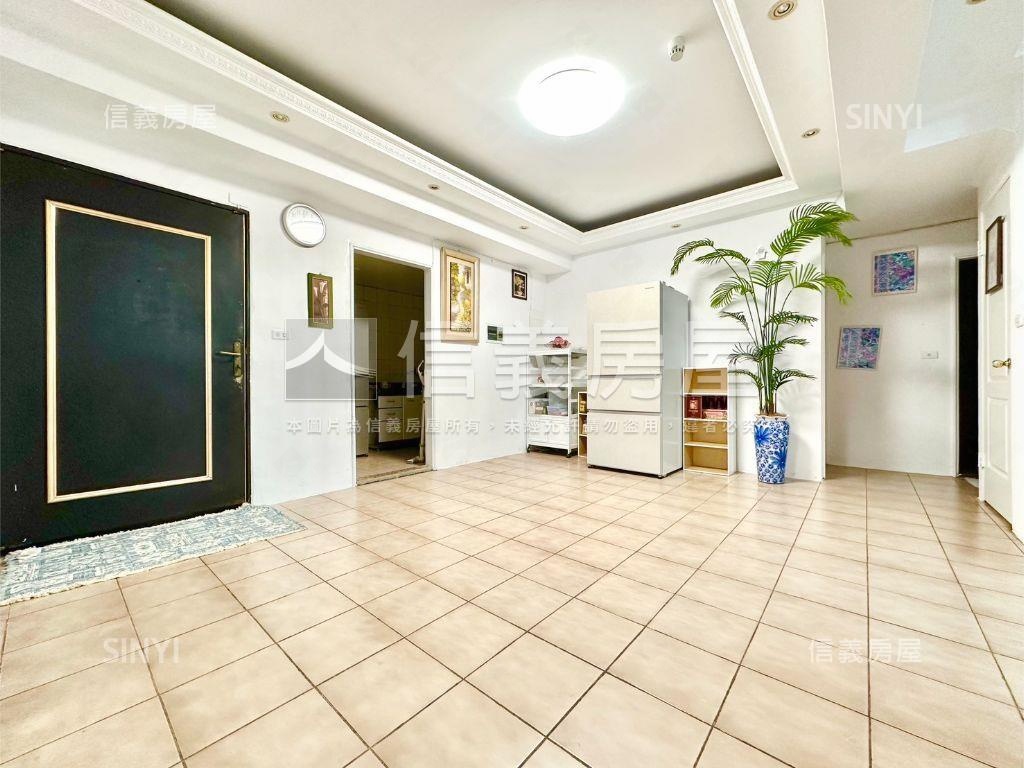 板橋五鐵共構豪美天空別墅房屋室內格局與周邊環境