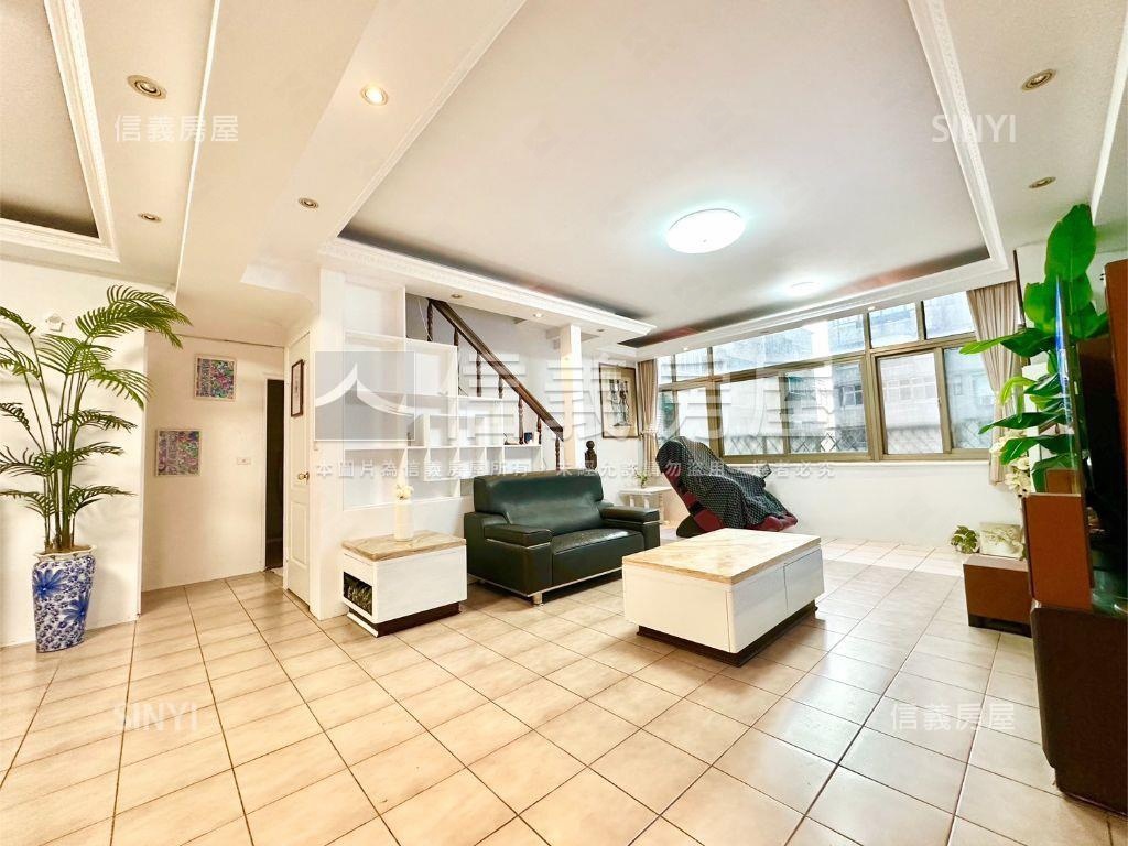 板橋五鐵共構豪美天空別墅房屋室內格局與周邊環境