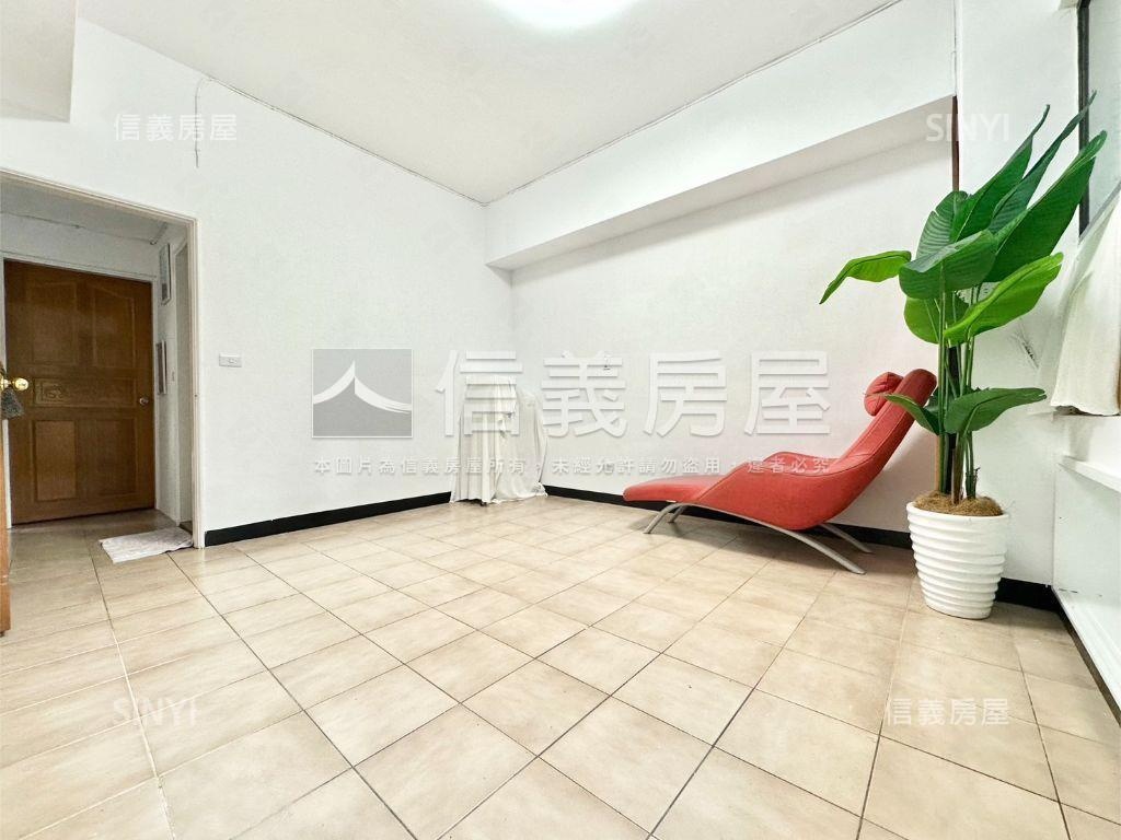 板橋五鐵共構豪美天空別墅房屋室內格局與周邊環境