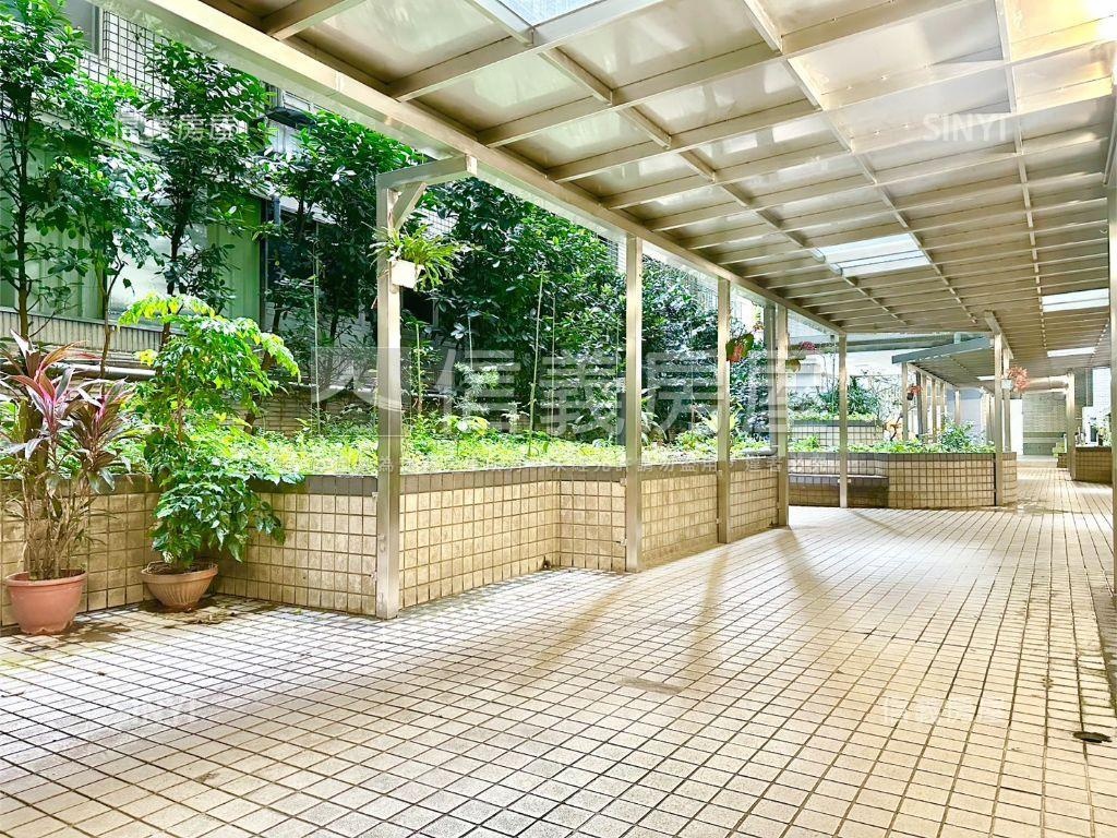 板橋五鐵共構豪美天空別墅房屋室內格局與周邊環境