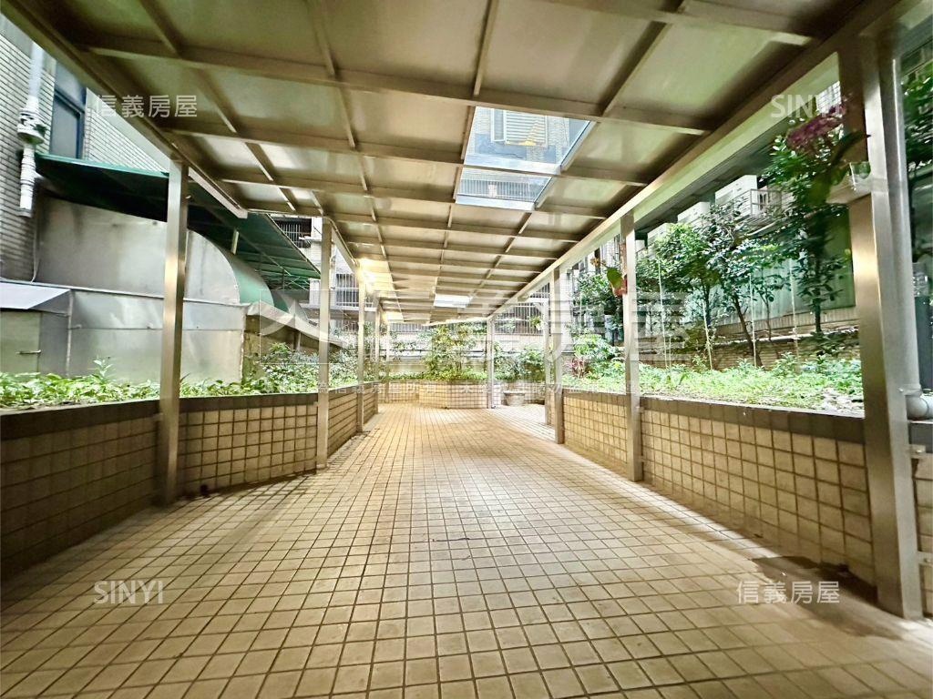 板橋五鐵共構豪美天空別墅房屋室內格局與周邊環境