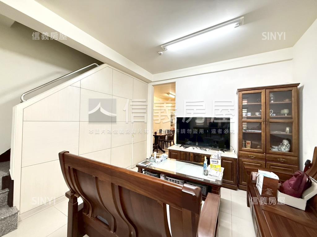 全新整理黎明新村房屋室內格局與周邊環境