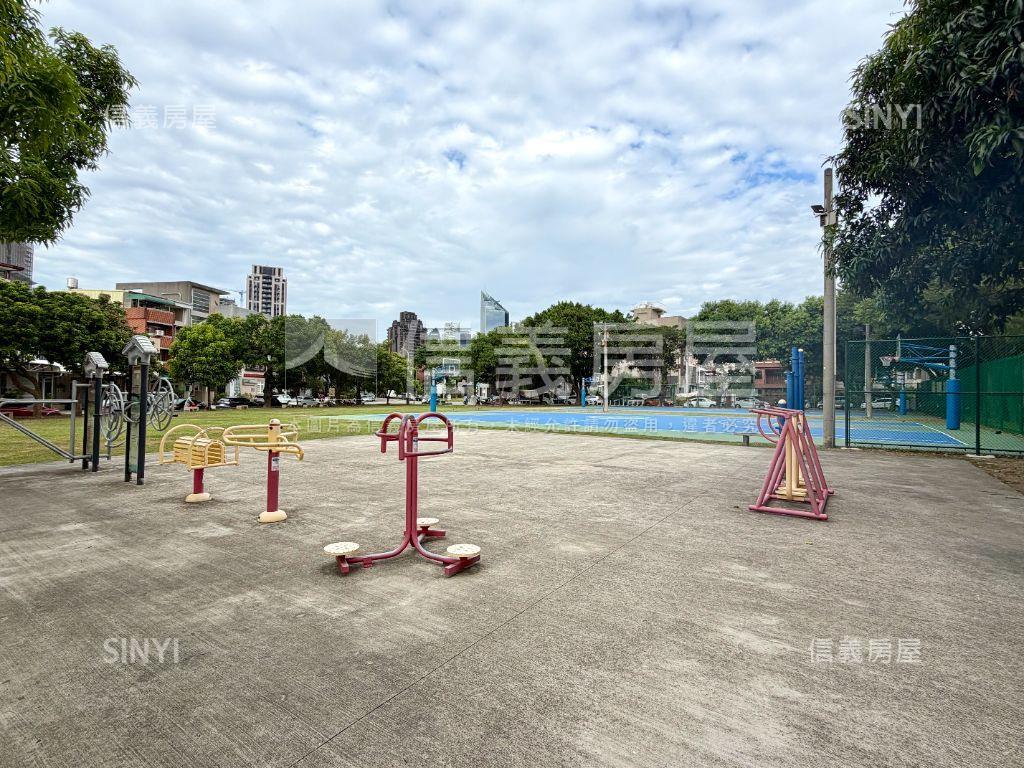屋況讚公園旁黎明新村房屋室內格局與周邊環境