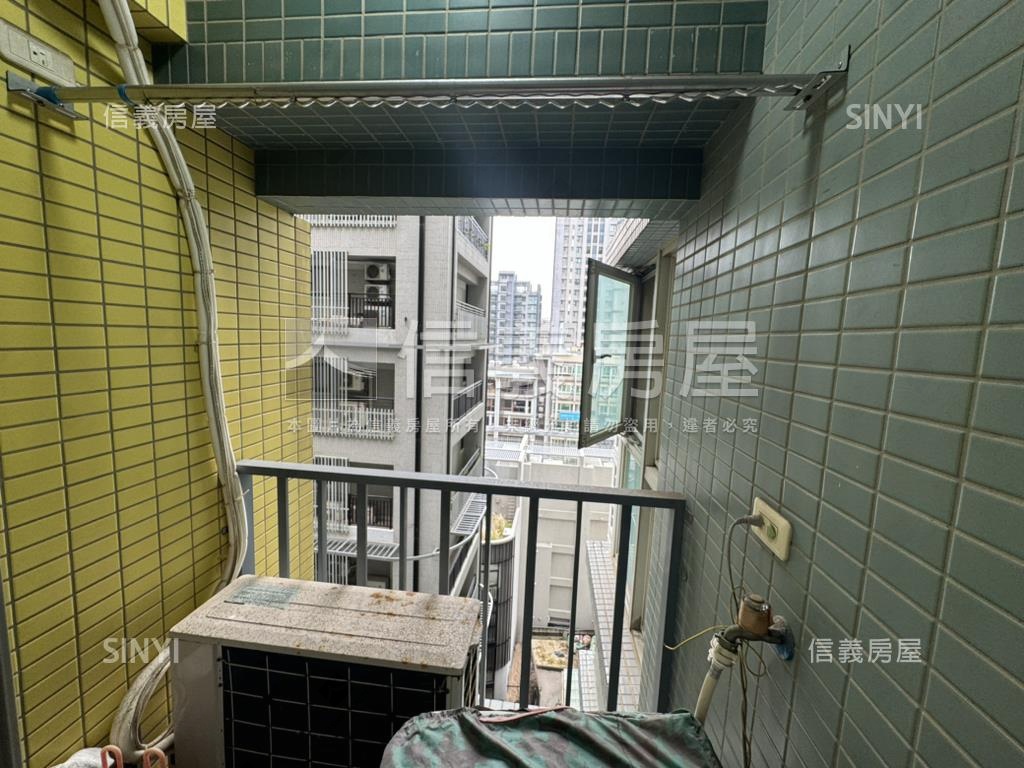 月影十坪高大亮三面無接鄰房屋室內格局與周邊環境