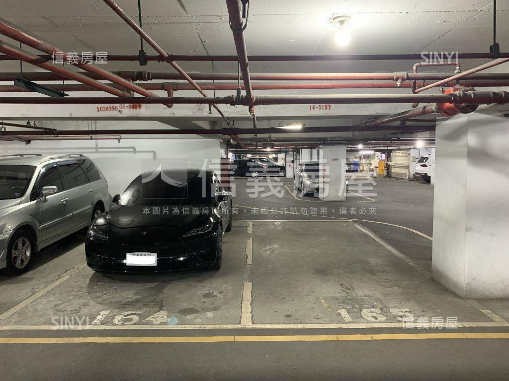 稀有重慶南路黃金店辦房屋室內格局與周邊環境