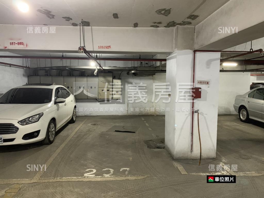 稀有重慶南路黃金店辦房屋室內格局與周邊環境
