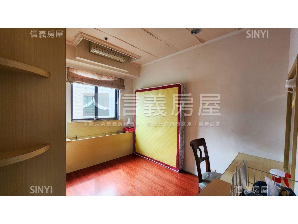 當代‧四房簡約坡平車位房屋室內格局與周邊環境