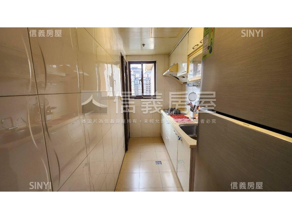當代‧四房簡約坡平車位房屋室內格局與周邊環境