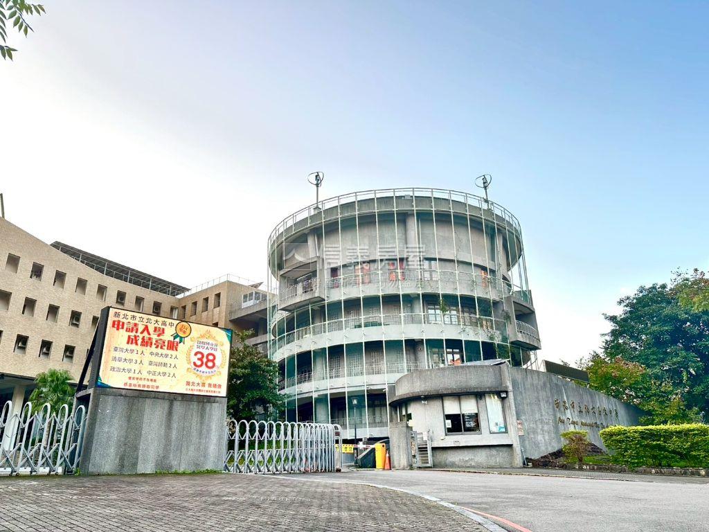 當代‧四房簡約坡平車位房屋室內格局與周邊環境