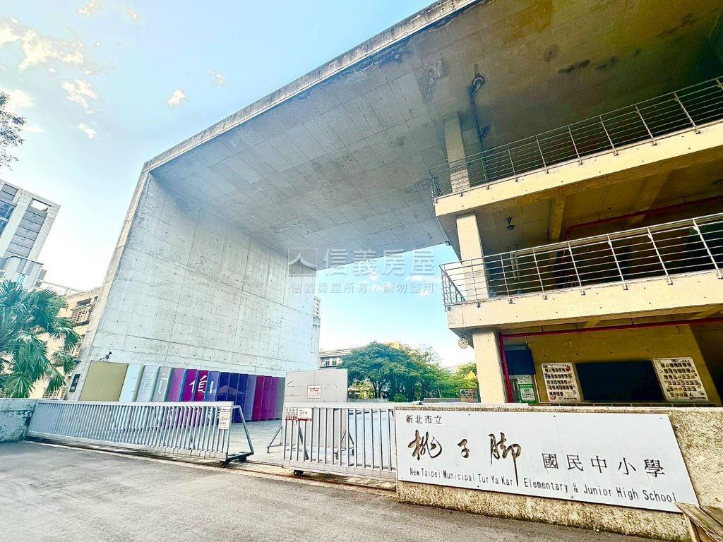 當代‧四房簡約坡平車位房屋室內格局與周邊環境