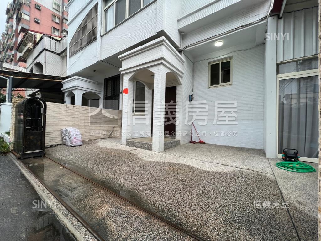 近１４期角間臨路美透天房屋室內格局與周邊環境