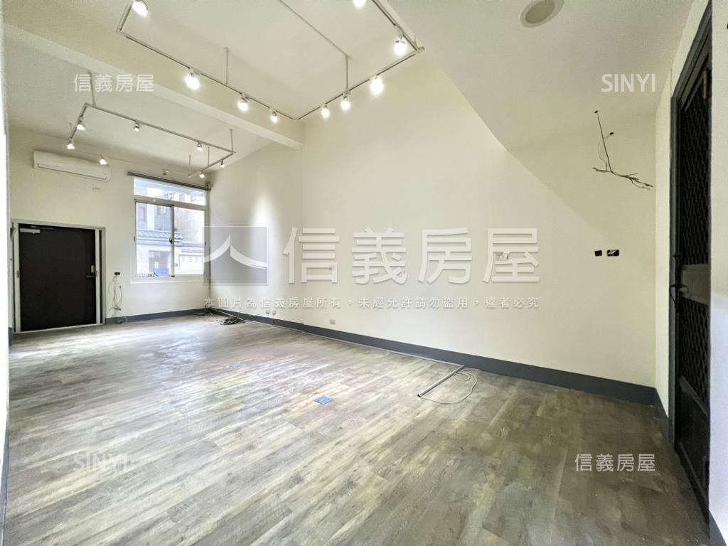 近１４期角間臨路美透天房屋室內格局與周邊環境