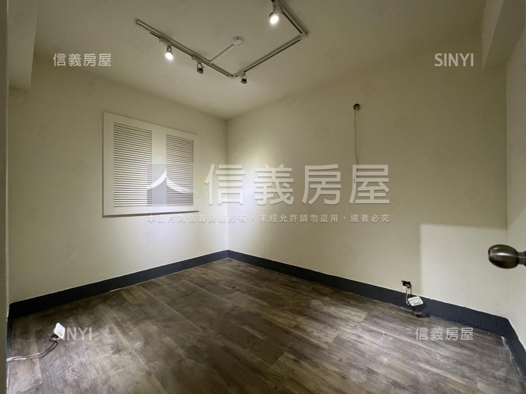 近１４期角間臨路美透天房屋室內格局與周邊環境