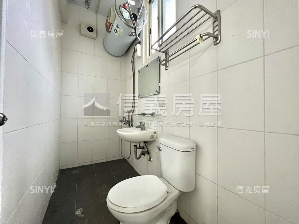 近１４期角間臨路美透天房屋室內格局與周邊環境