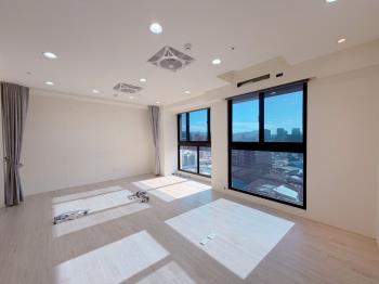 陽光沐浴。冠東城採光邊間