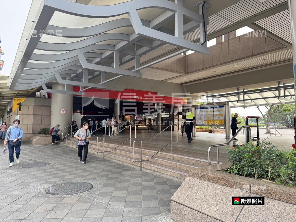 專任！龍城！收租黃金店面房屋室內格局與周邊環境