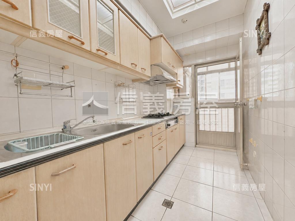 河堤維也納ＤＣ美四房平車房屋室內格局與周邊環境