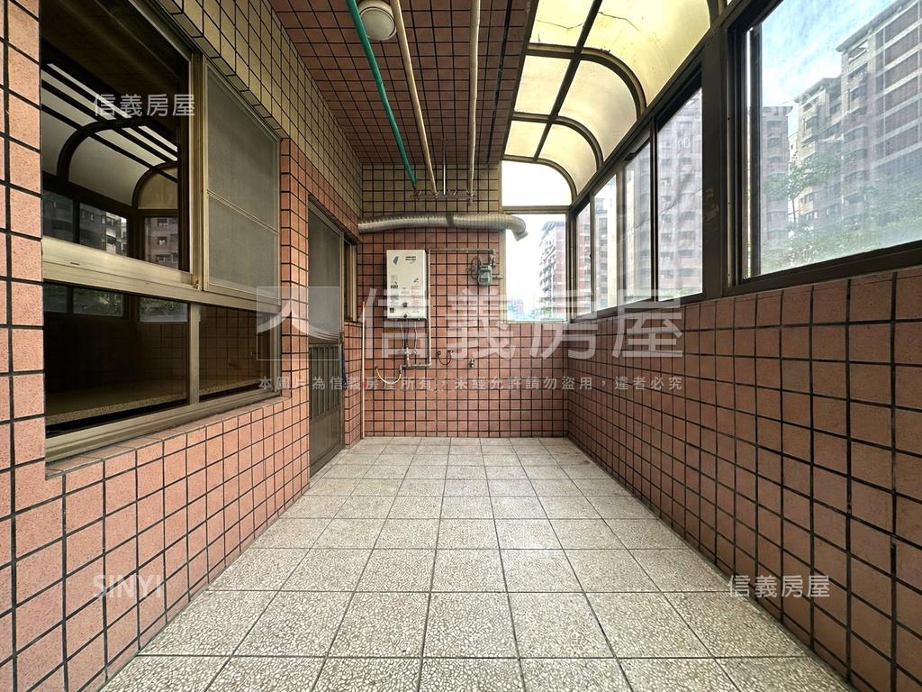 河堤維也納ＤＣ美四房平車房屋室內格局與周邊環境