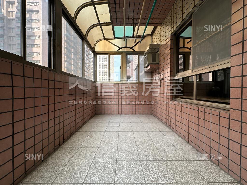 河堤維也納ＤＣ美四房平車房屋室內格局與周邊環境