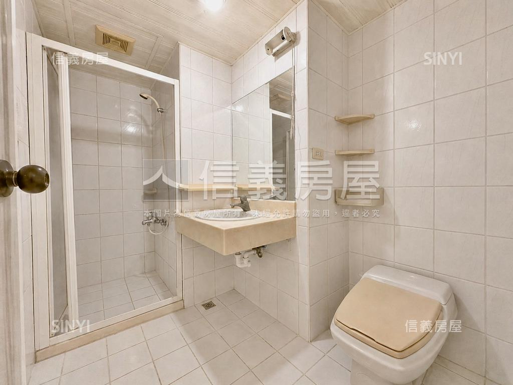 河堤維也納ＤＣ美四房平車房屋室內格局與周邊環境