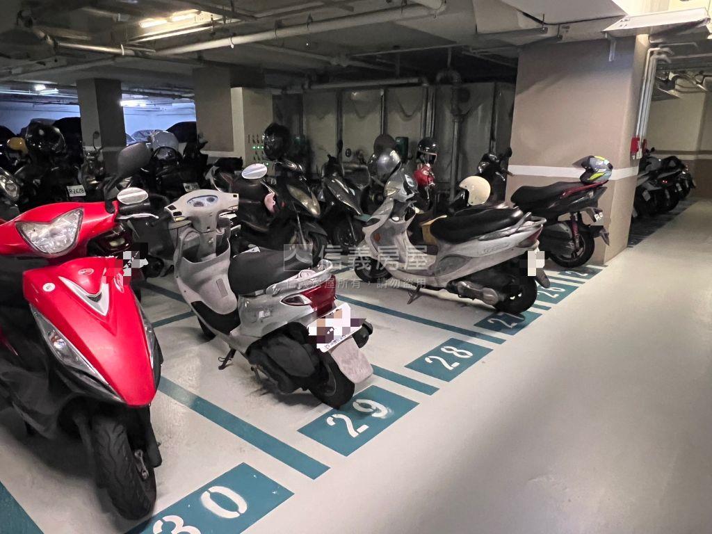 仁發兩廳院面公園三房平車房屋室內格局與周邊環境