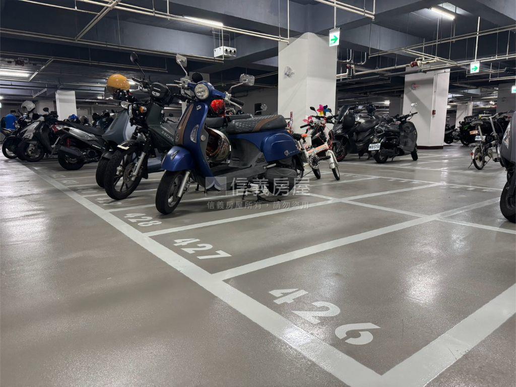 強棒稀有雙衛平移車位房屋室內格局與周邊環境