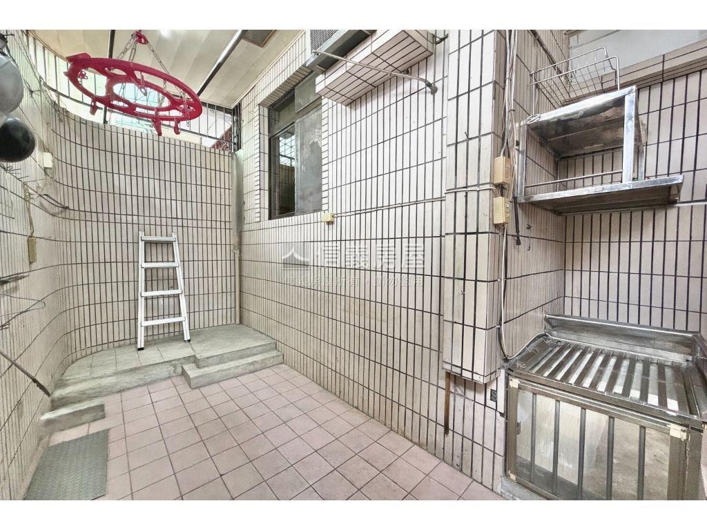 四號公園大空間一樓房屋室內格局與周邊環境