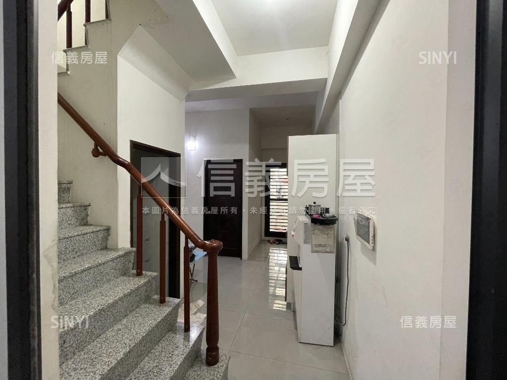 關廟靜巷輕屋齡五房透天房屋室內格局與周邊環境