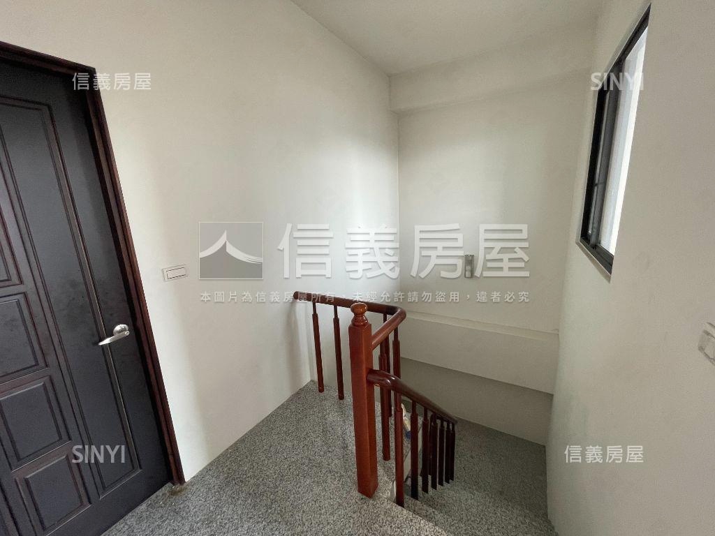 關廟靜巷輕屋齡五房透天房屋室內格局與周邊環境