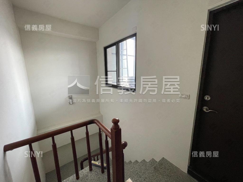 關廟靜巷輕屋齡五房透天房屋室內格局與周邊環境