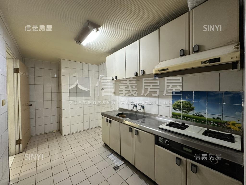 義享百貨邊間採光四房房屋室內格局與周邊環境