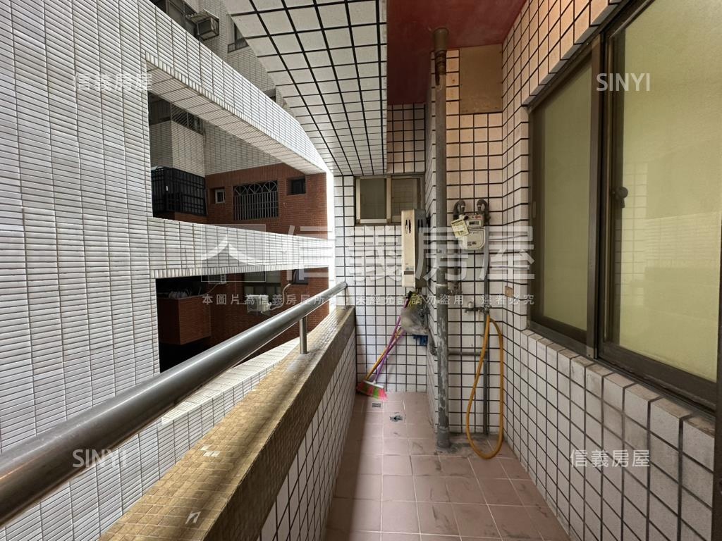 義享百貨邊間採光四房房屋室內格局與周邊環境