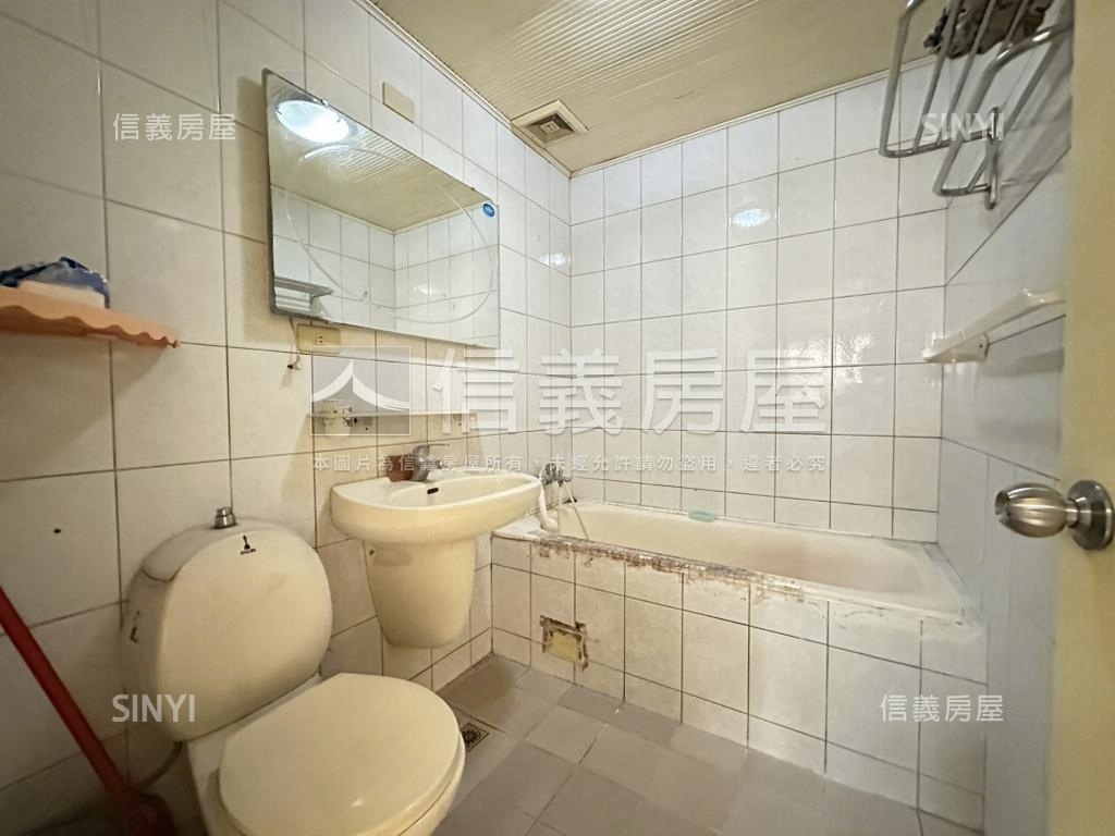 義享百貨邊間採光四房房屋室內格局與周邊環境