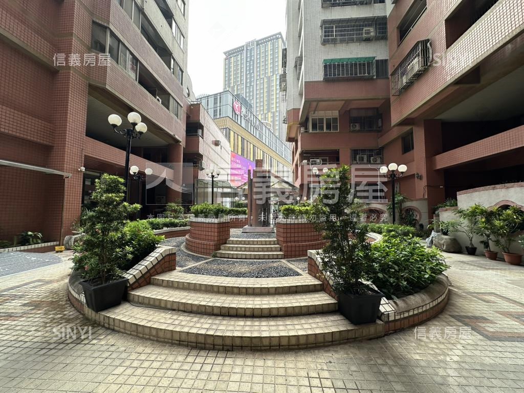 義享百貨邊間採光四房房屋室內格局與周邊環境