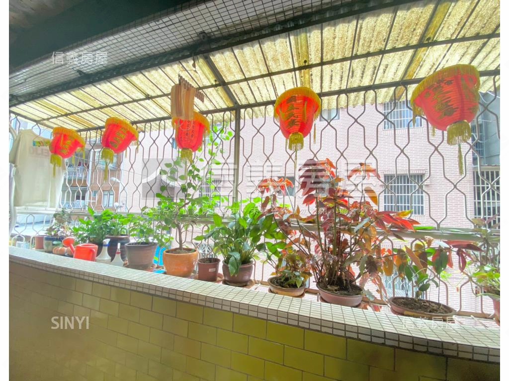 ２樓方正邊間３房房屋室內格局與周邊環境