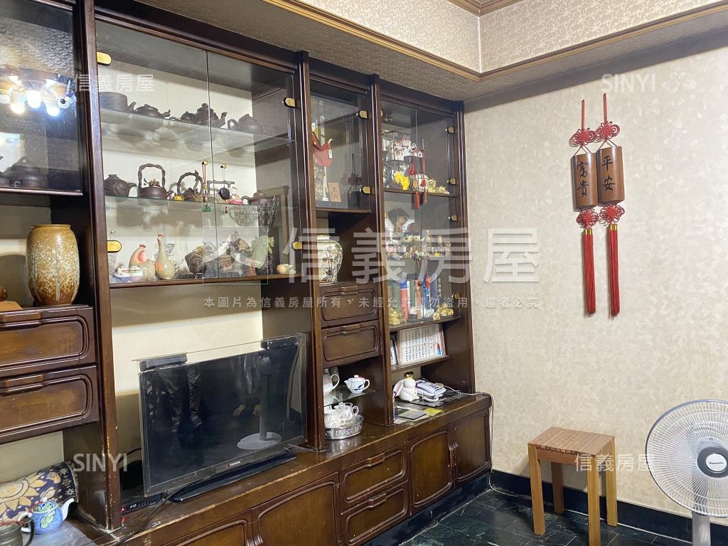２樓方正邊間３房房屋室內格局與周邊環境